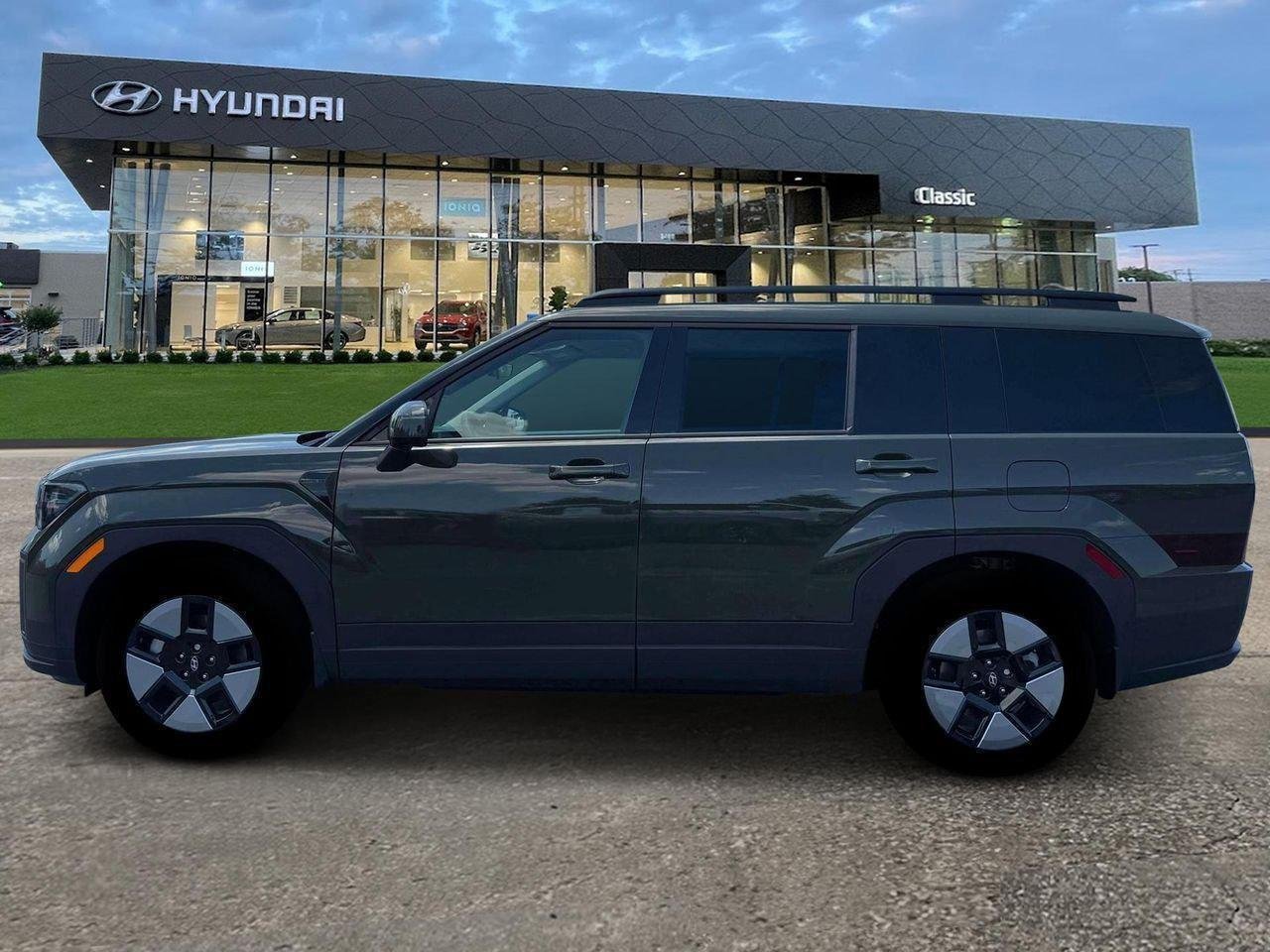 New 2026 Rockwood Green Pearl Hyundai SEL image 3