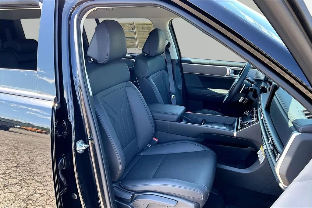 Used 2026 Phantom Black Hyundai SEL image 7