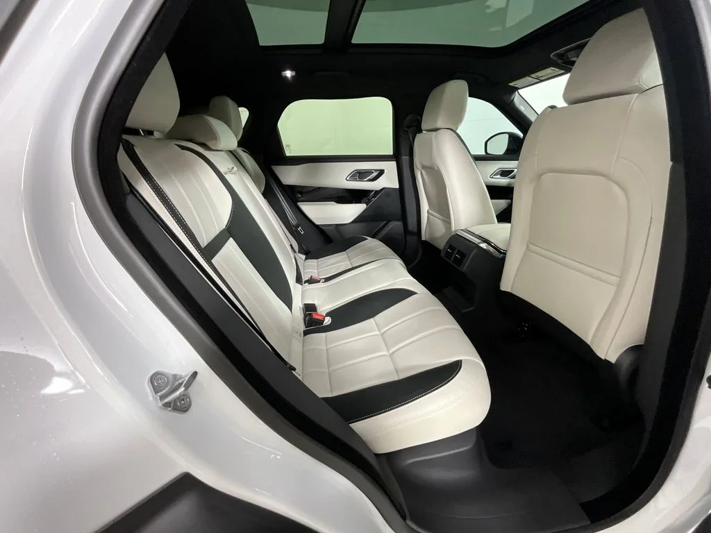 Used 2023 White Land Rover R-Dynamic S MHEV image 24