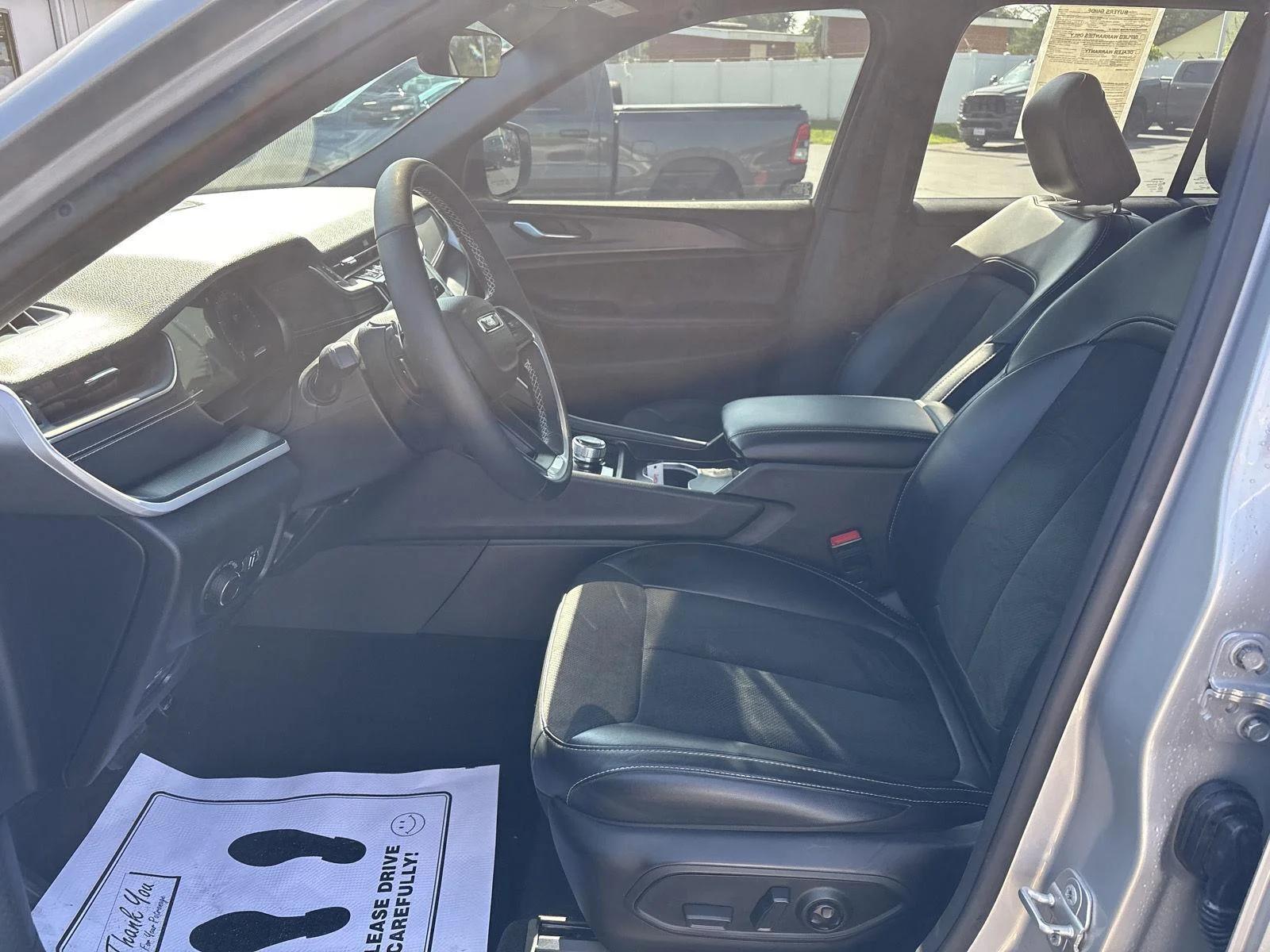 Used 2025 Silver Zynith Jeep Altitude image 9