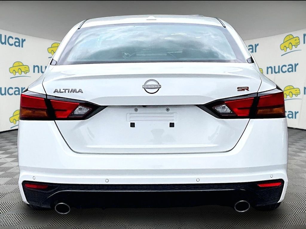 Used 2024 White Nissan 2.5 SR image 5