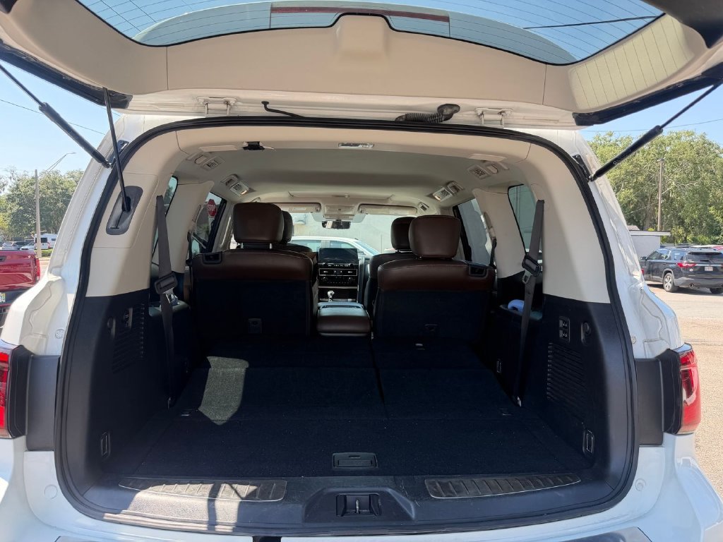 Used 2022 White INFINITI Premium Select image 6