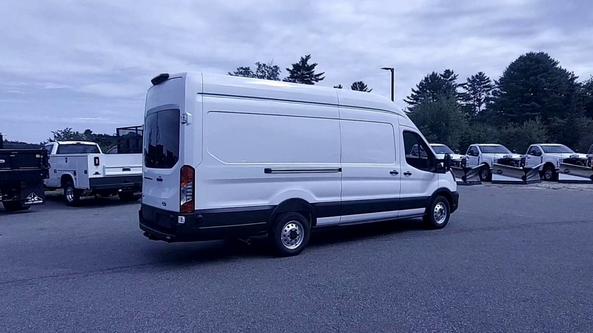 New 2026 Oxford White Ford Cargo Van image 21