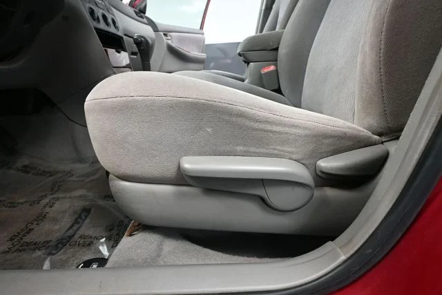 Used 2005 Red Toyota LE image 19