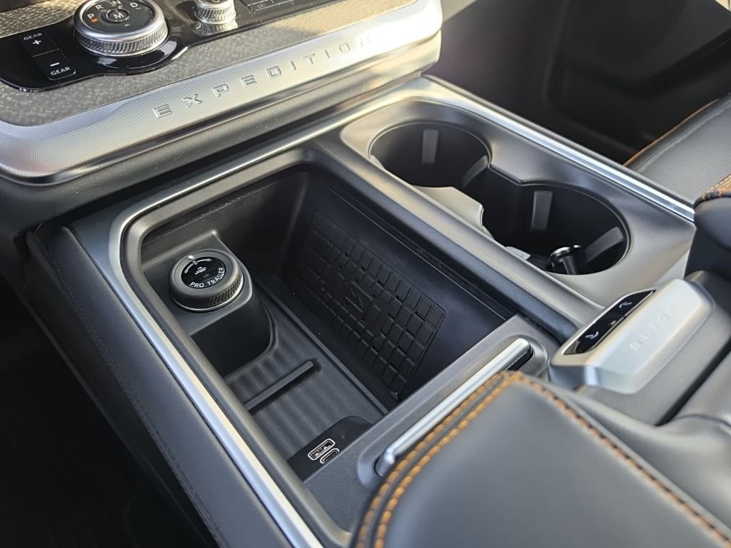 Used 2025  Ford Tremor image 21