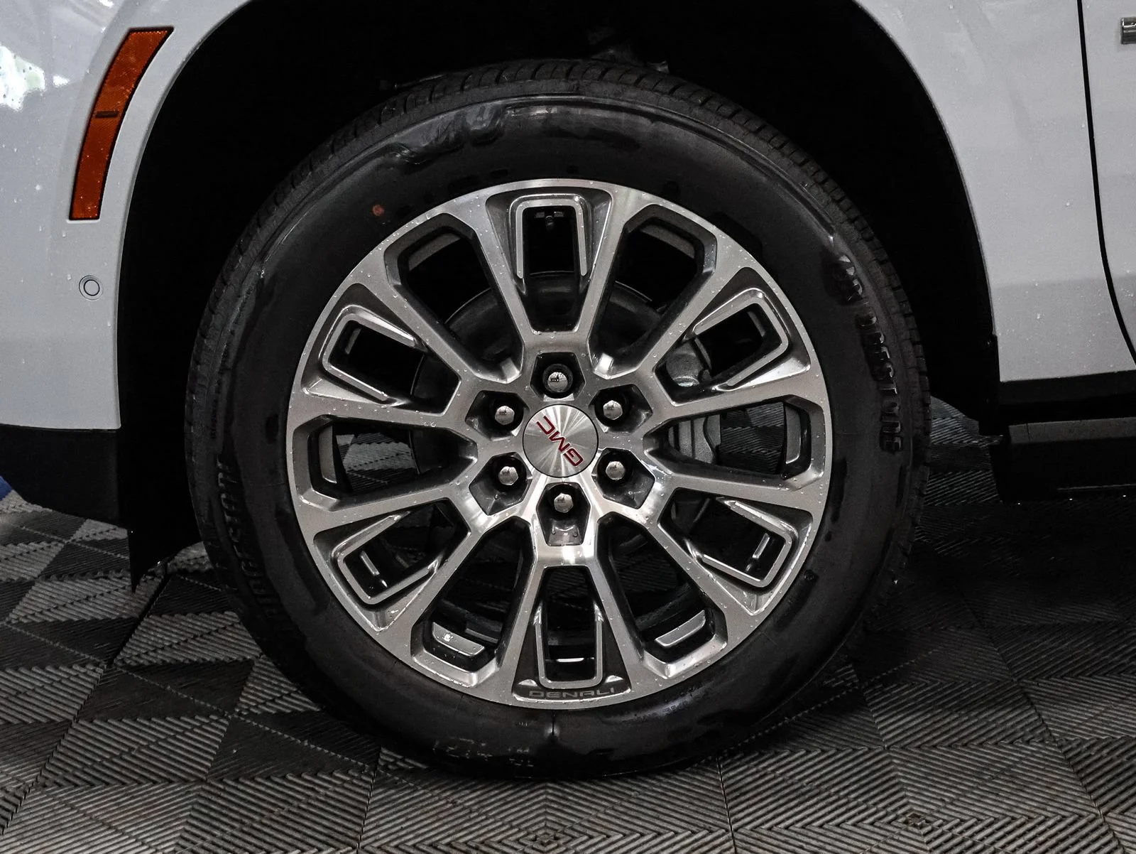 2026 GMC Yukon XL Denali - Photo 20