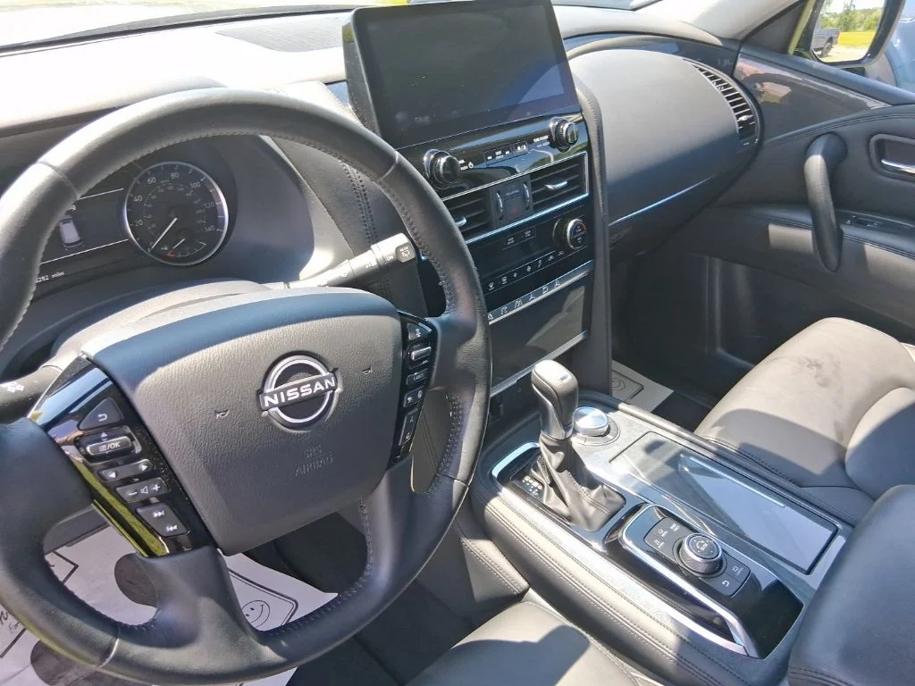 Used 2023 Gray Nissan SV image 9