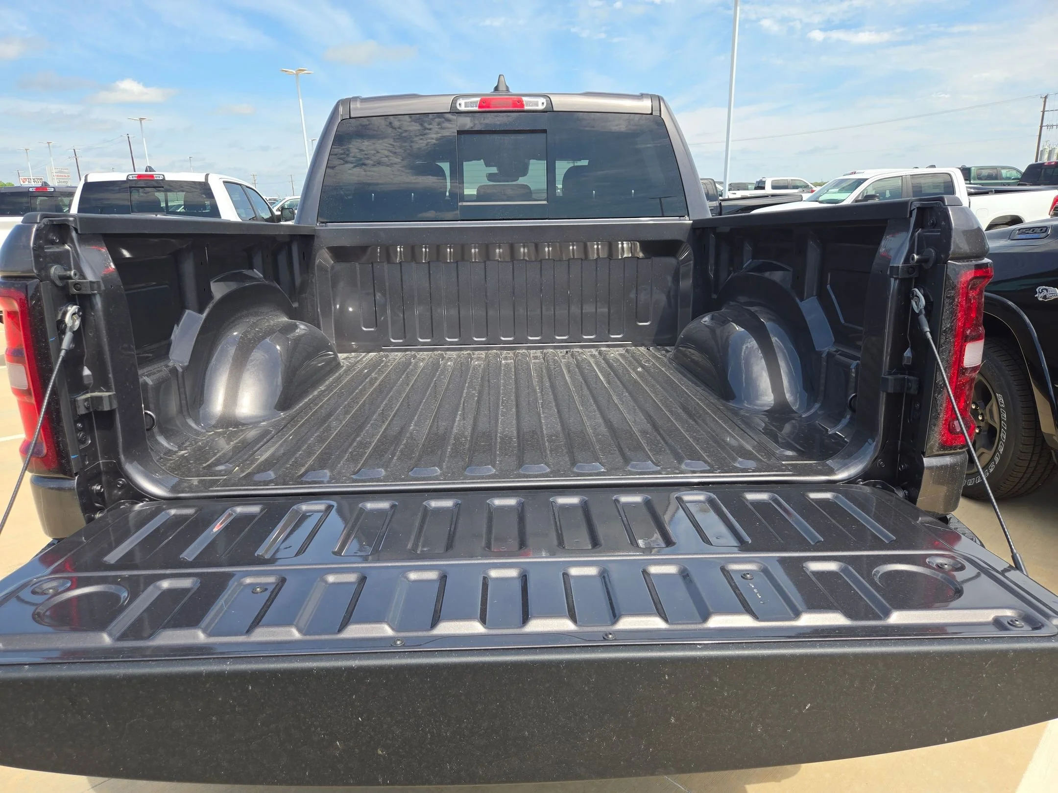 New 2026 Granite Crystal Metallic Clear-Coat Exterior Paint RAM Big Horn/Lone Star image 21