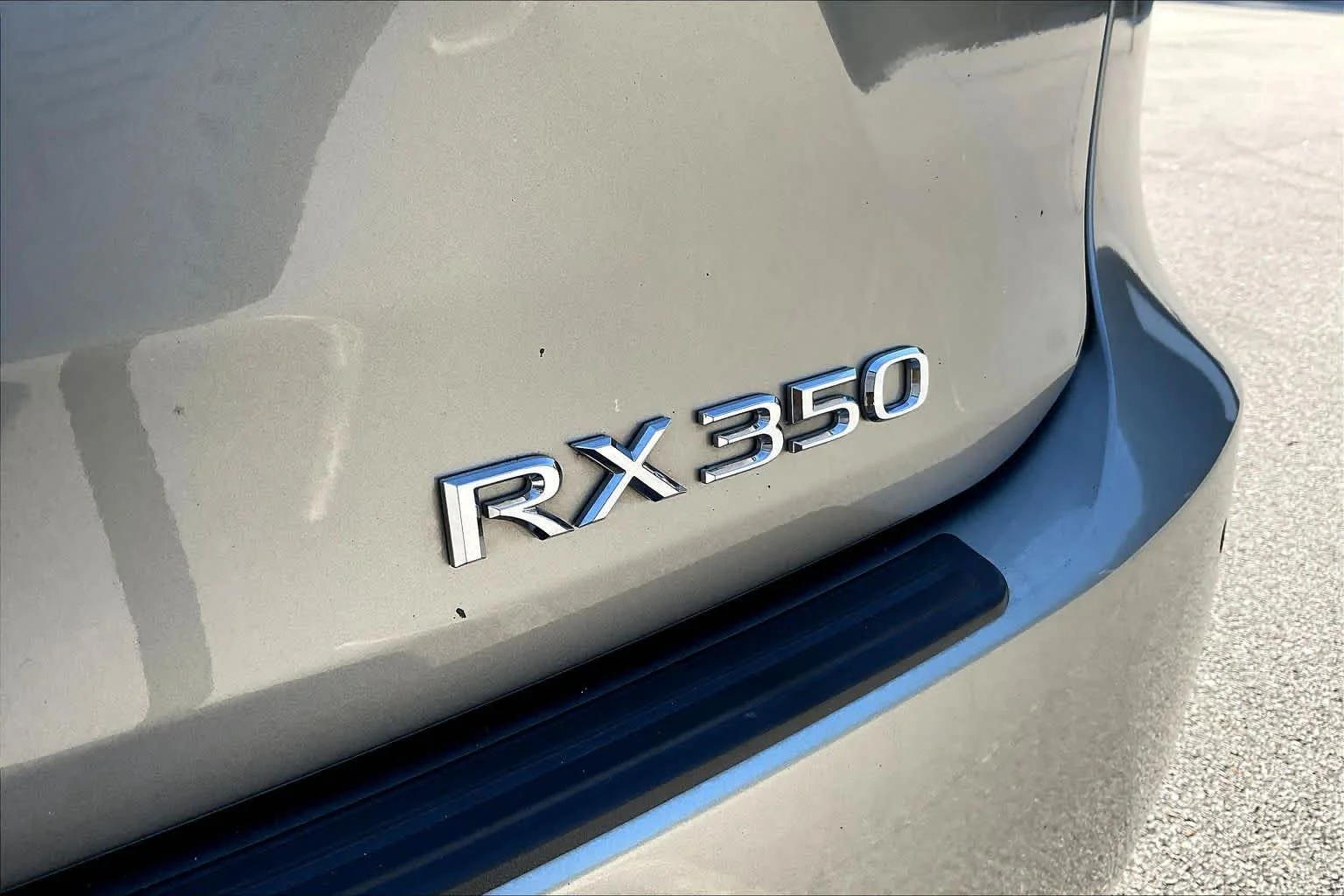 Used 2021 Atomic Silver Lexus  image 10