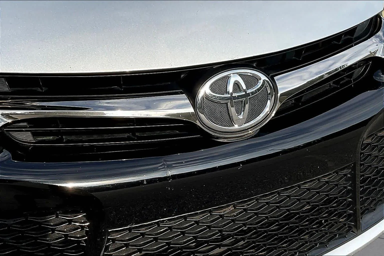 Used 2016 Celestial Silver Metallic Toyota SE image 28