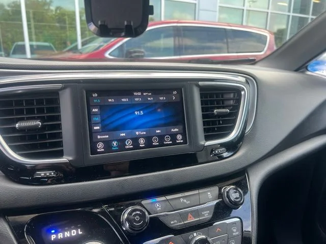 Used 2018 White Chrysler Touring Plus image 3