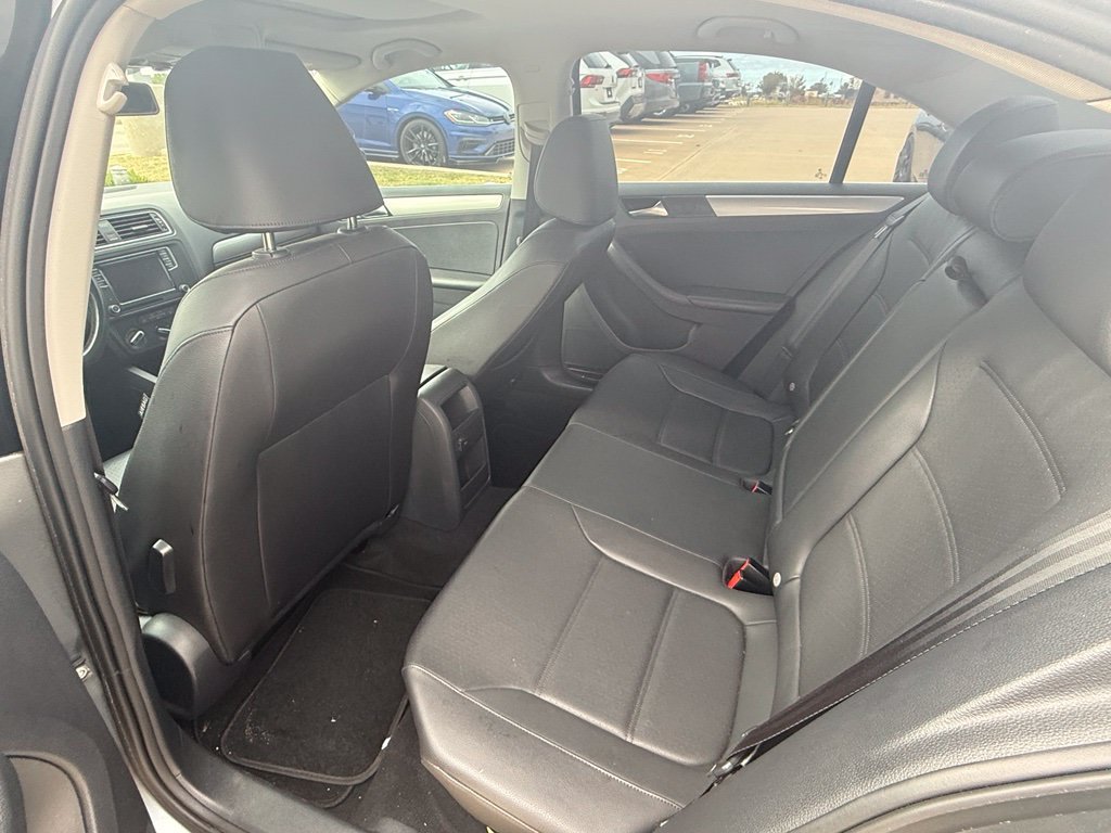 Used 2017 Platinum Gray Metallic Volkswagen 1.4T SE image 11