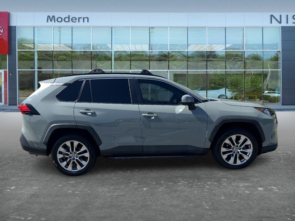 Used 2021 Lunar Toyota XLE Premium image 4