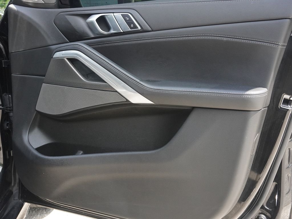 Used 2022 Black BMW xDrive40i image 23