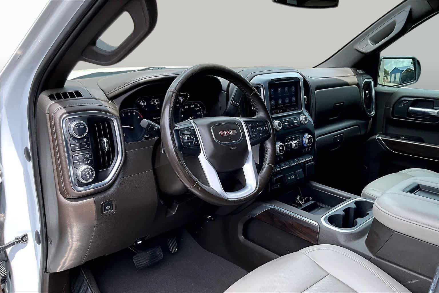 Used 2021 White Frost Tricoat GMC SLT image 19