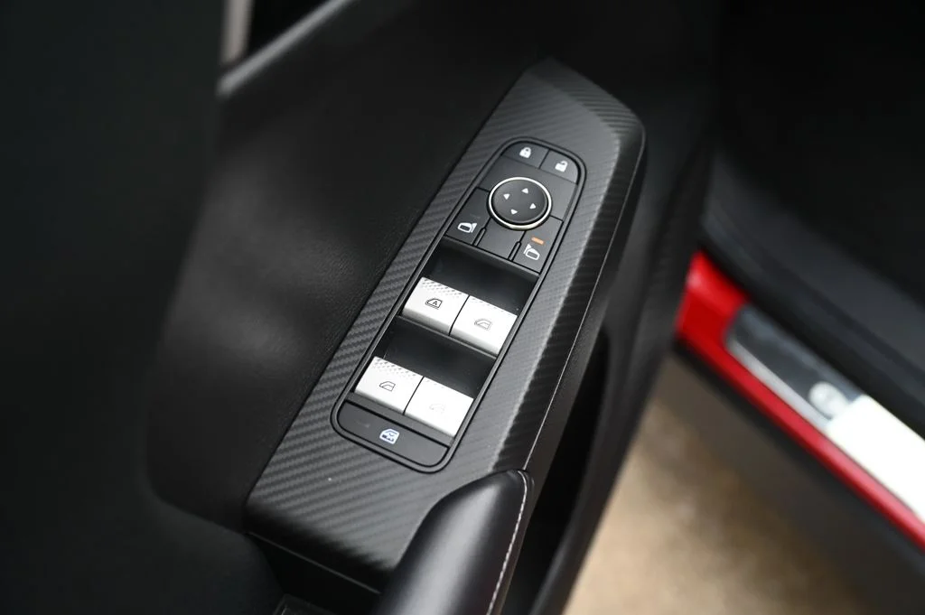 Used 2024 Red Mitsubishi ES image 34