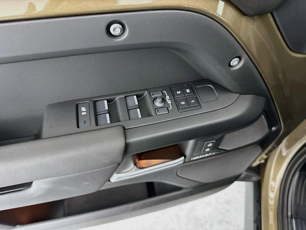 New 2026 Gondwana Stone Land Rover X-Dynamic SE image 18