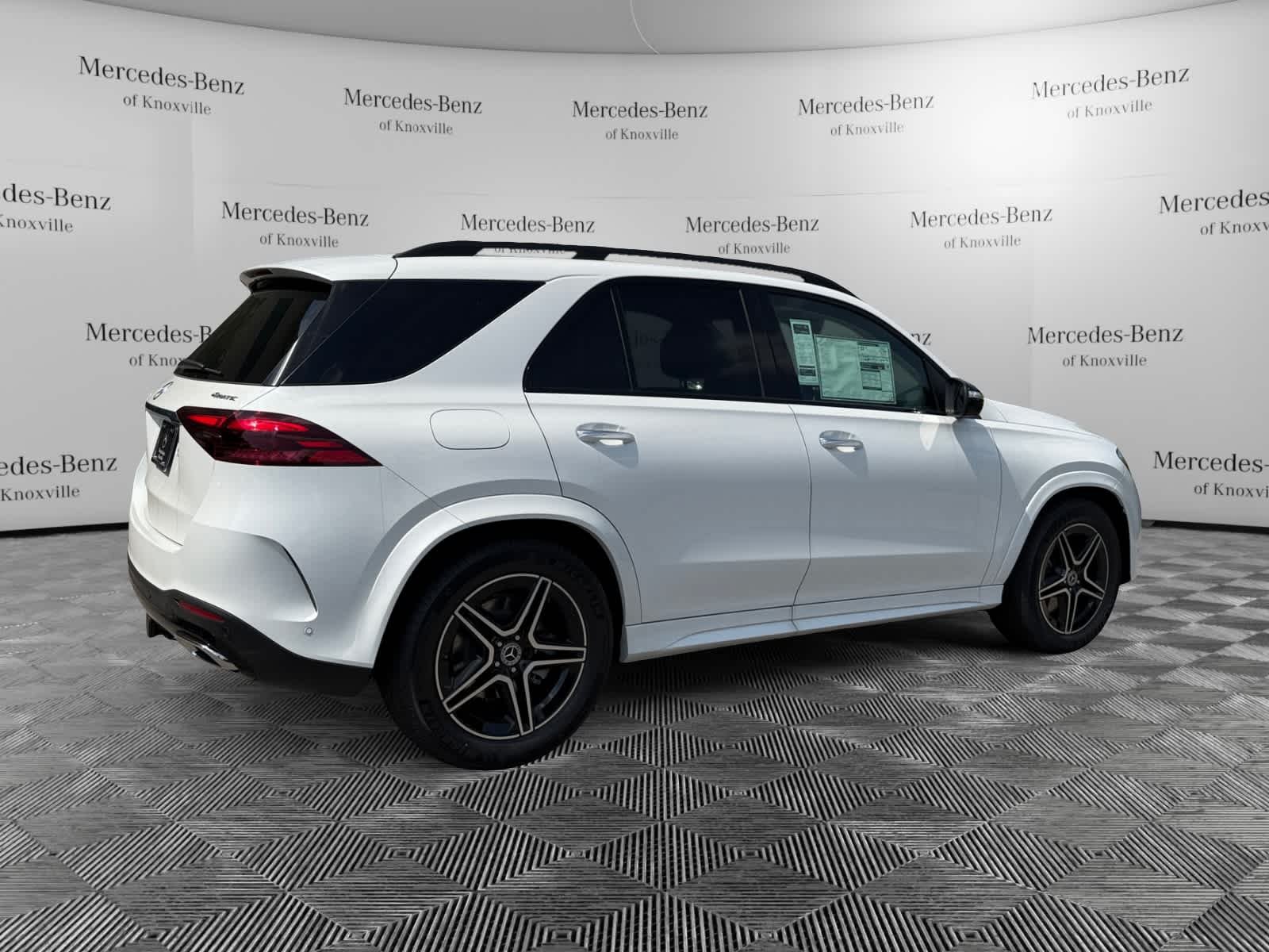 New 2026 MANUFAKTUR Moonlight White Metallic Mercedes-Benz GLE 350 image 5