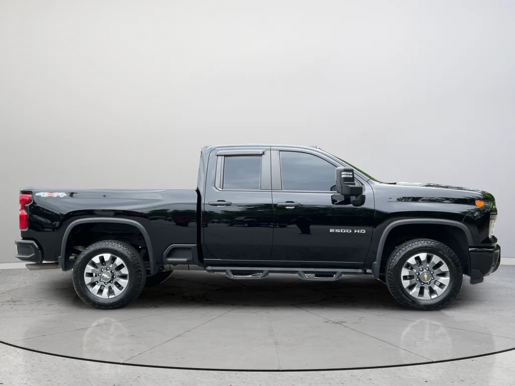 Used 2025 Black Chevrolet Custom image 6