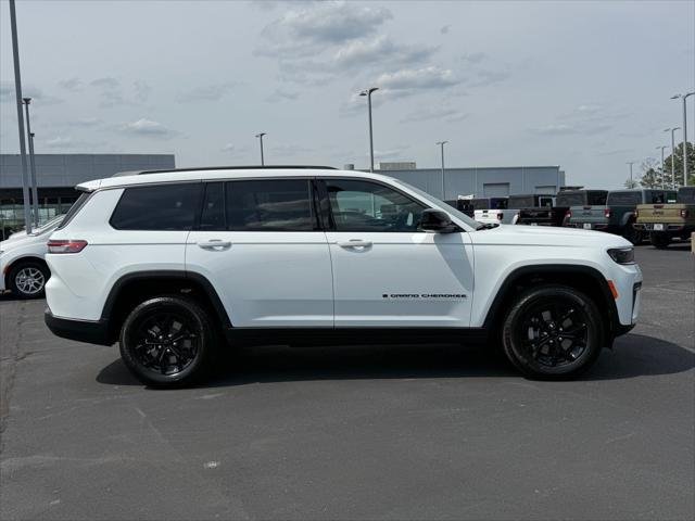 New 2026 Bright White Clear-Coat Exterior Paint Jeep Laredo image 2