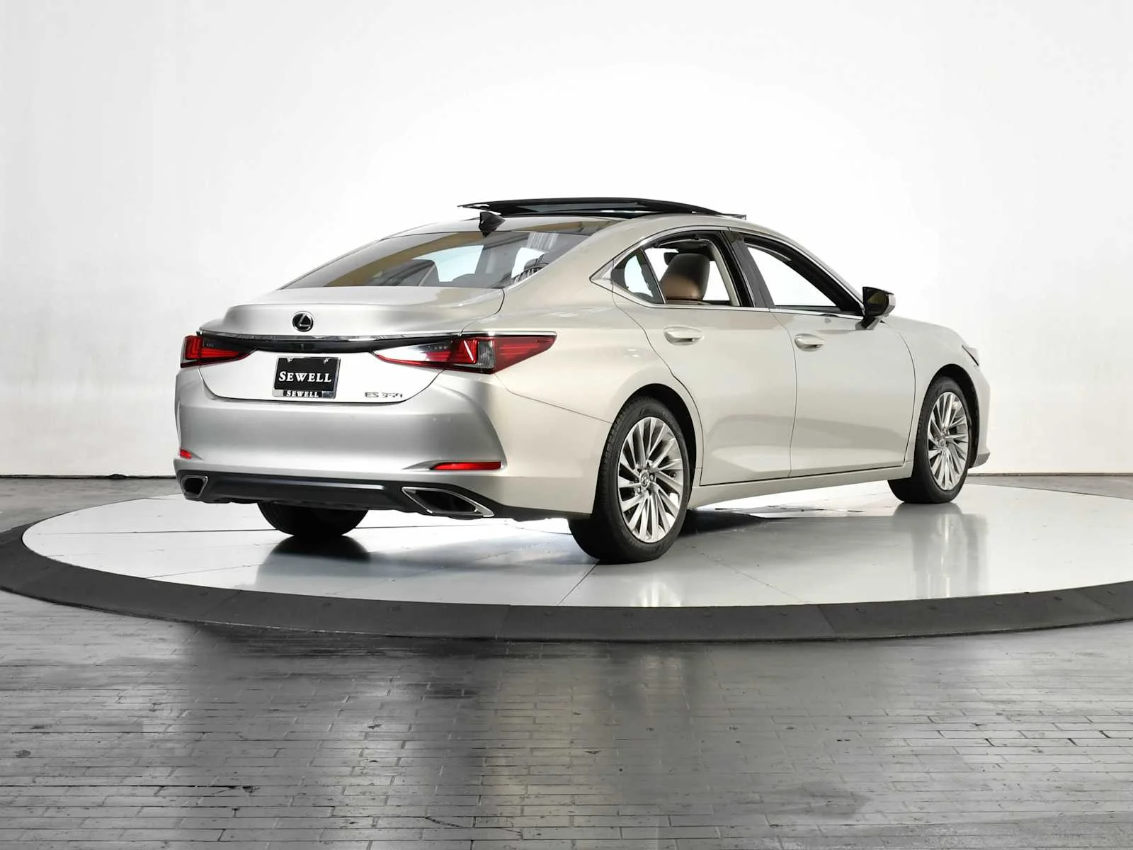Used 2019 Moonbeam Beige Metallic Lexus Ultra Luxury image 7