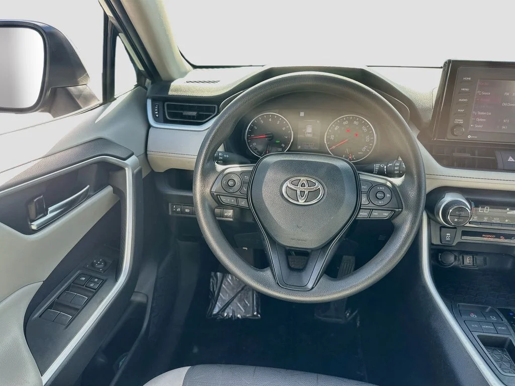 Used 2022 Silver Toyota XLE image 21