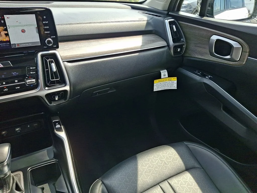 Used 2022 White Kia X-Line EX image 17