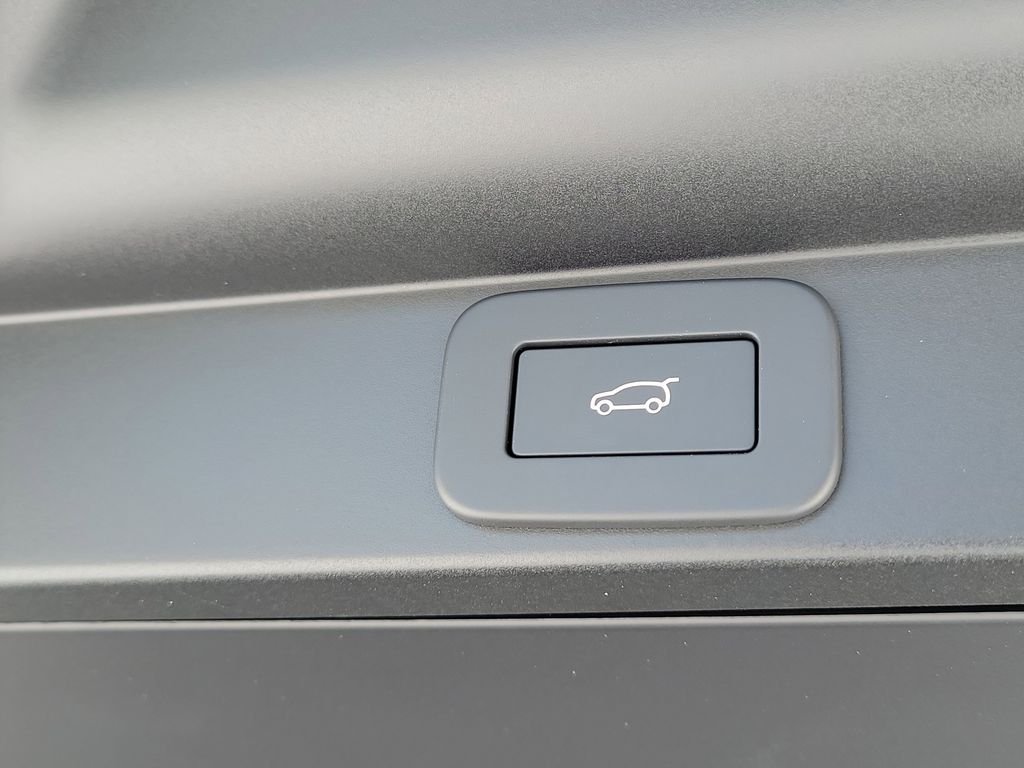 New 2026 Eiger Grey LAND ROVER SE image 12