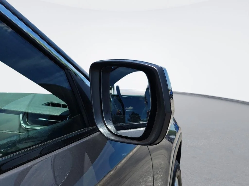 New 2026 Baltic Gray Metallic Clearcoat Jeep Laredo image 14