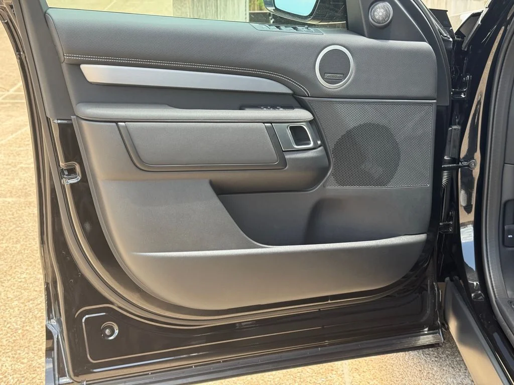 New 2026 Santorini Black Land Rover Gemini Edition image 15