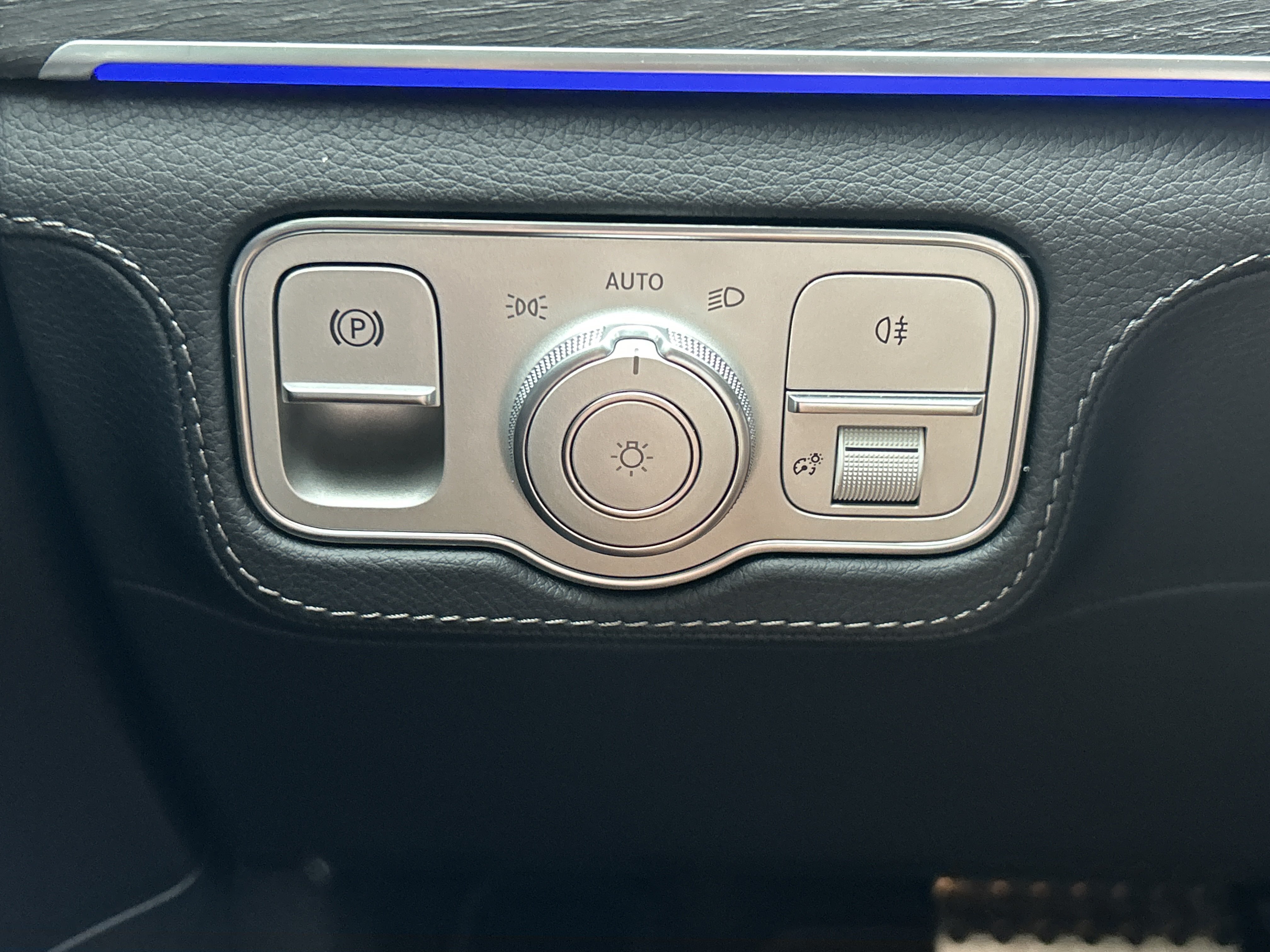 Certified Used 2025 MANUFAKTUR Moonlight White Metallic Mercedes-Benz GLS 450 4MATIC® SUV image 25
