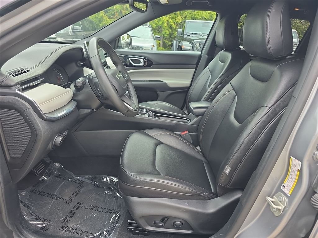 Certified Used 2024  Jeep Limited image 17