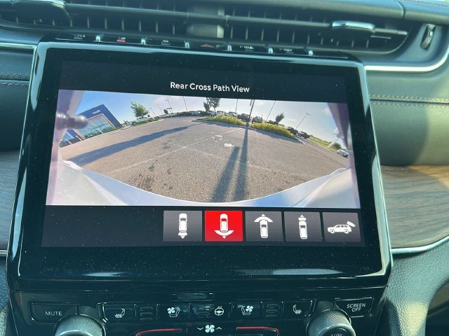 Used 2025  Jeep Summit image 21