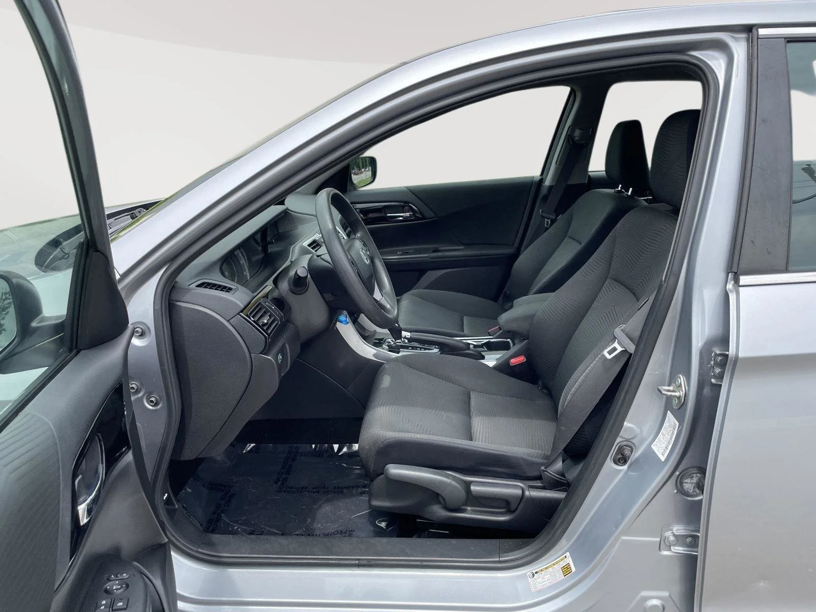 Used 2017 Lunar Silver Metallic Honda LX image 5