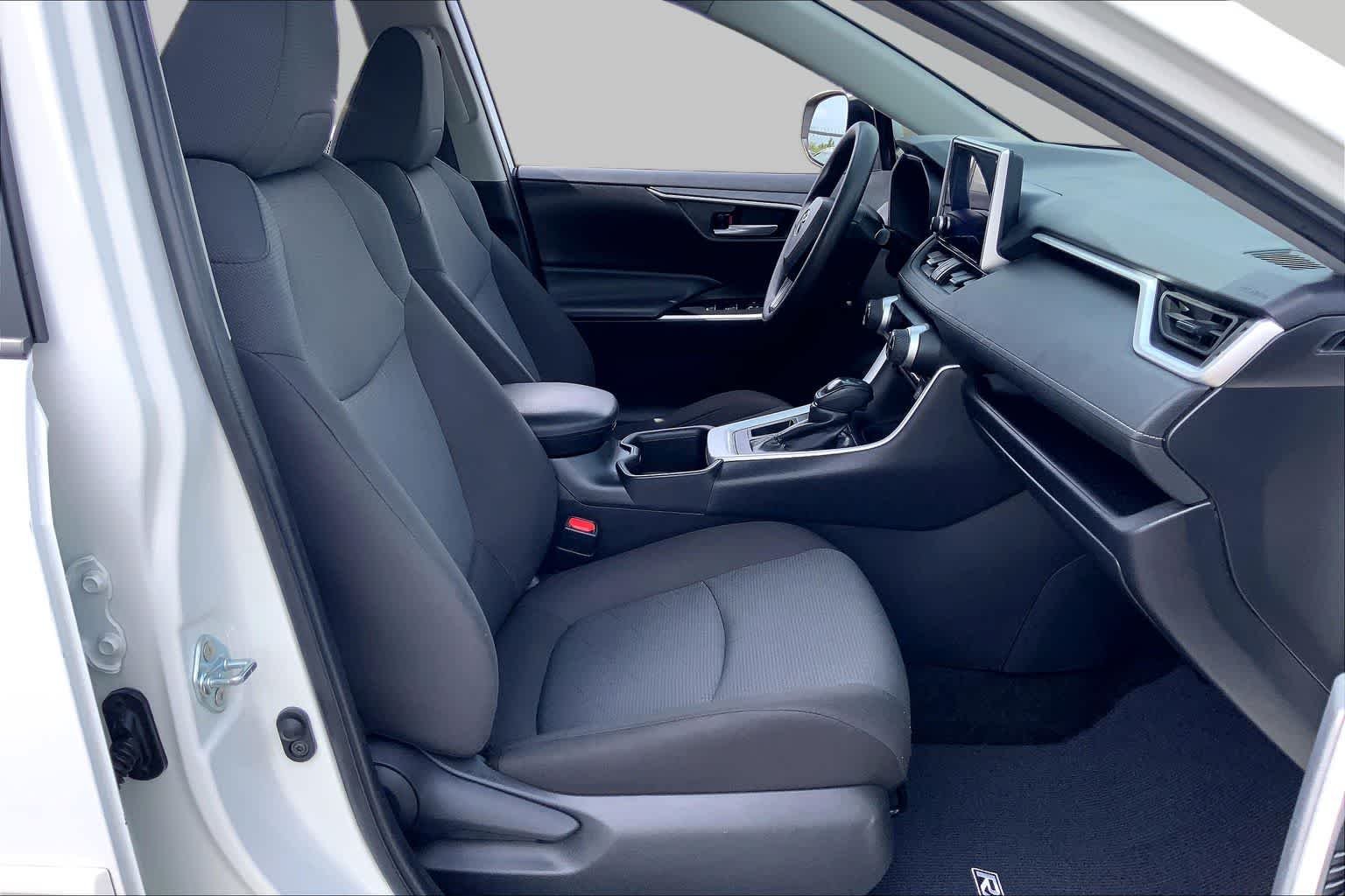 Used 2025 Ice Cap Toyota XLE image 9
