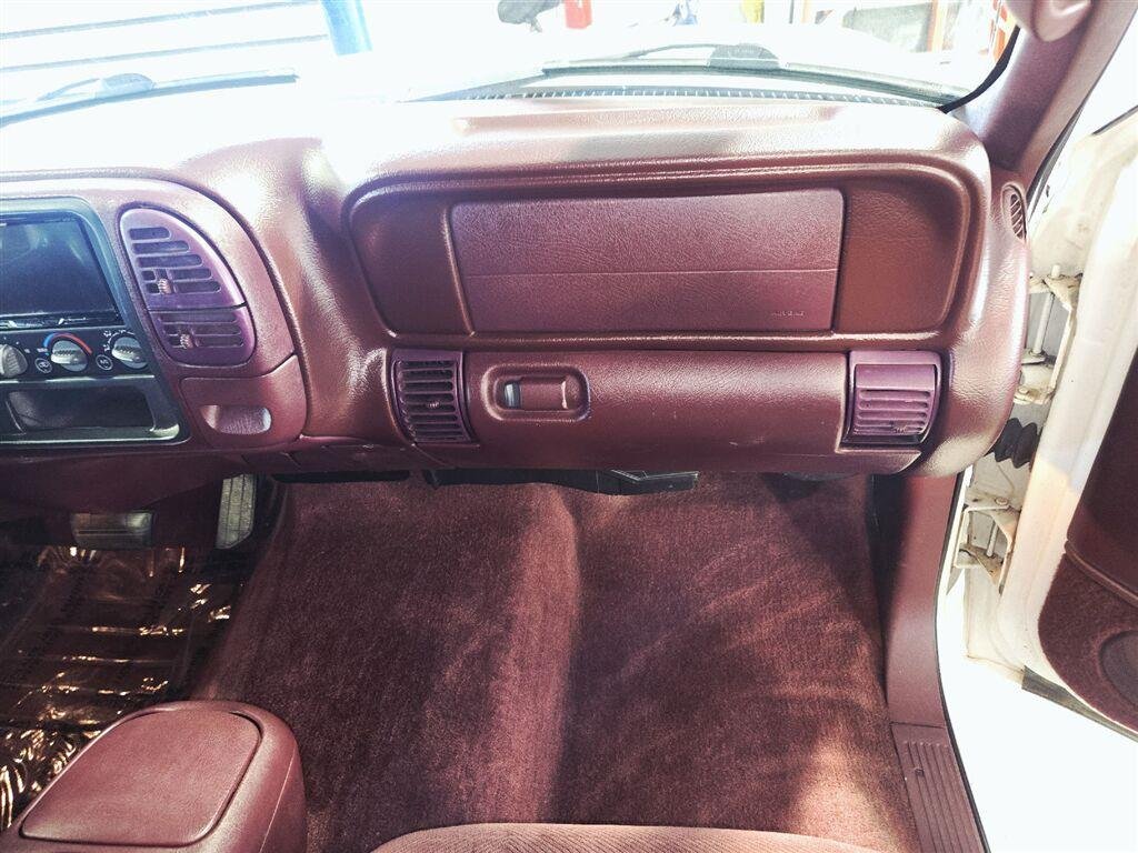Used 1999 Summit White GMC BASE image 43