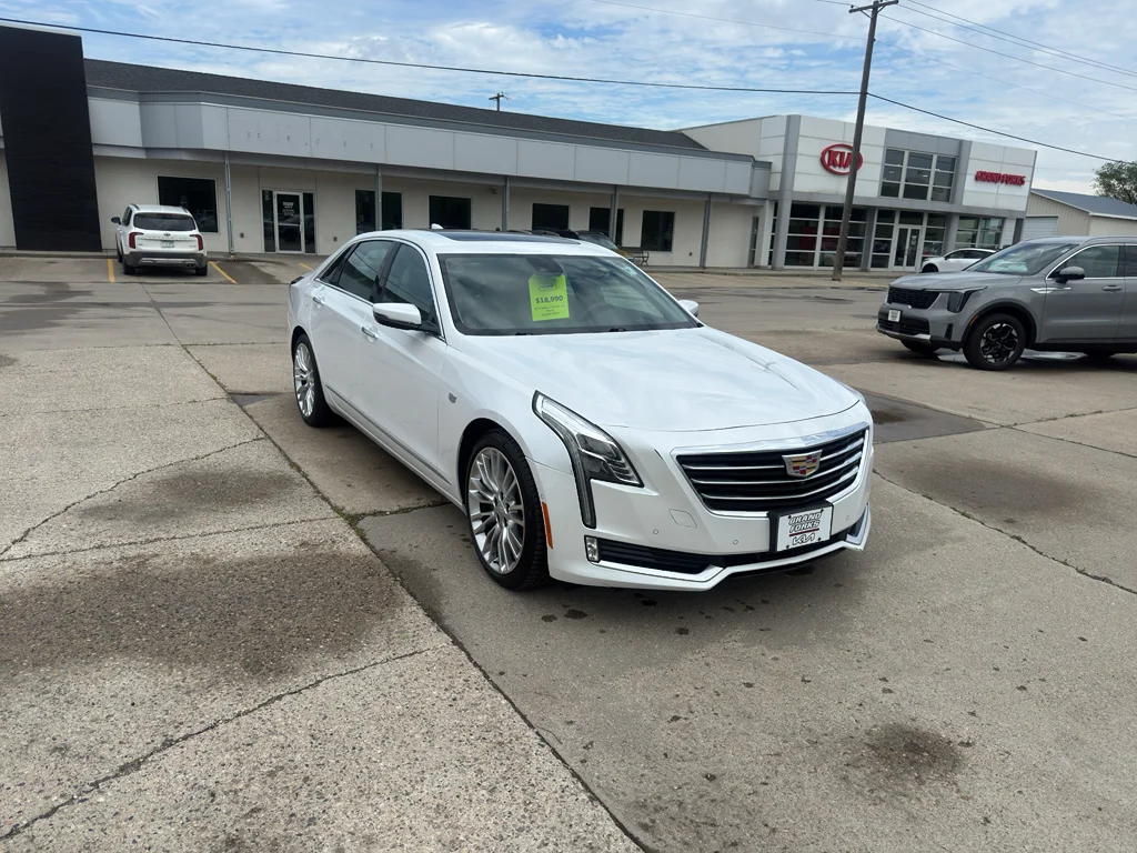 Used 2017 Crystal White Tricoat Cadillac Premium Luxury AWD image 4