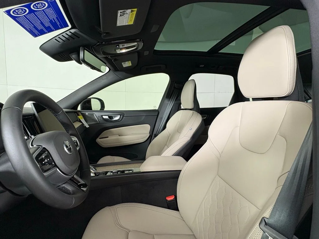 2026 Volvo XC60 Plus - Photo 18