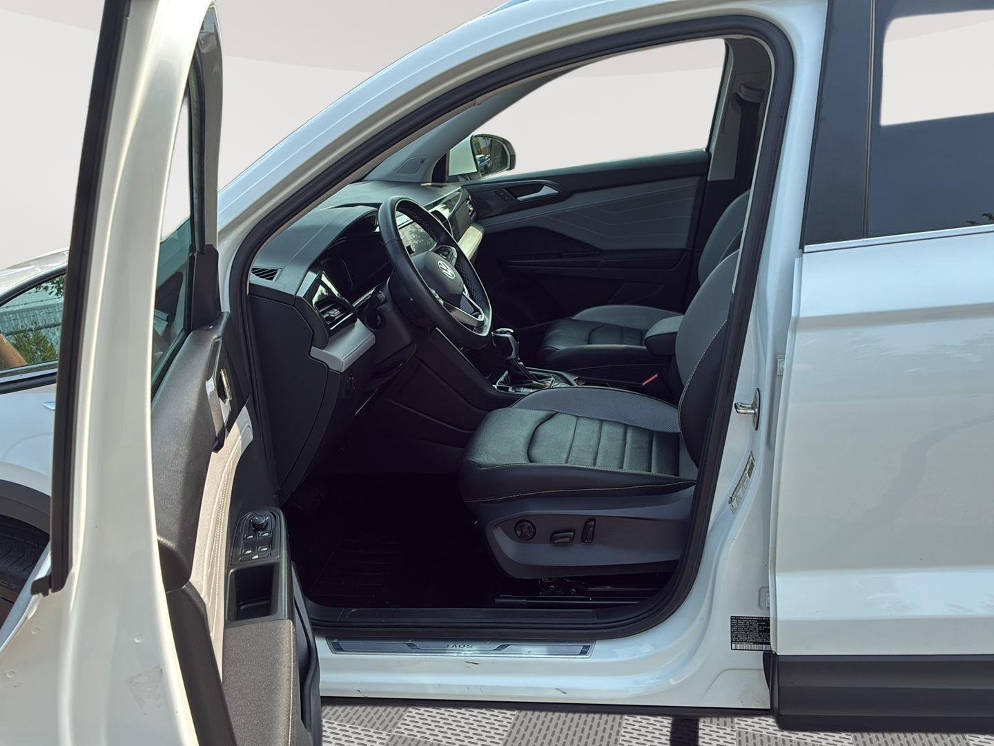 Used 2024 Pure White Volkswagen SEL image 28