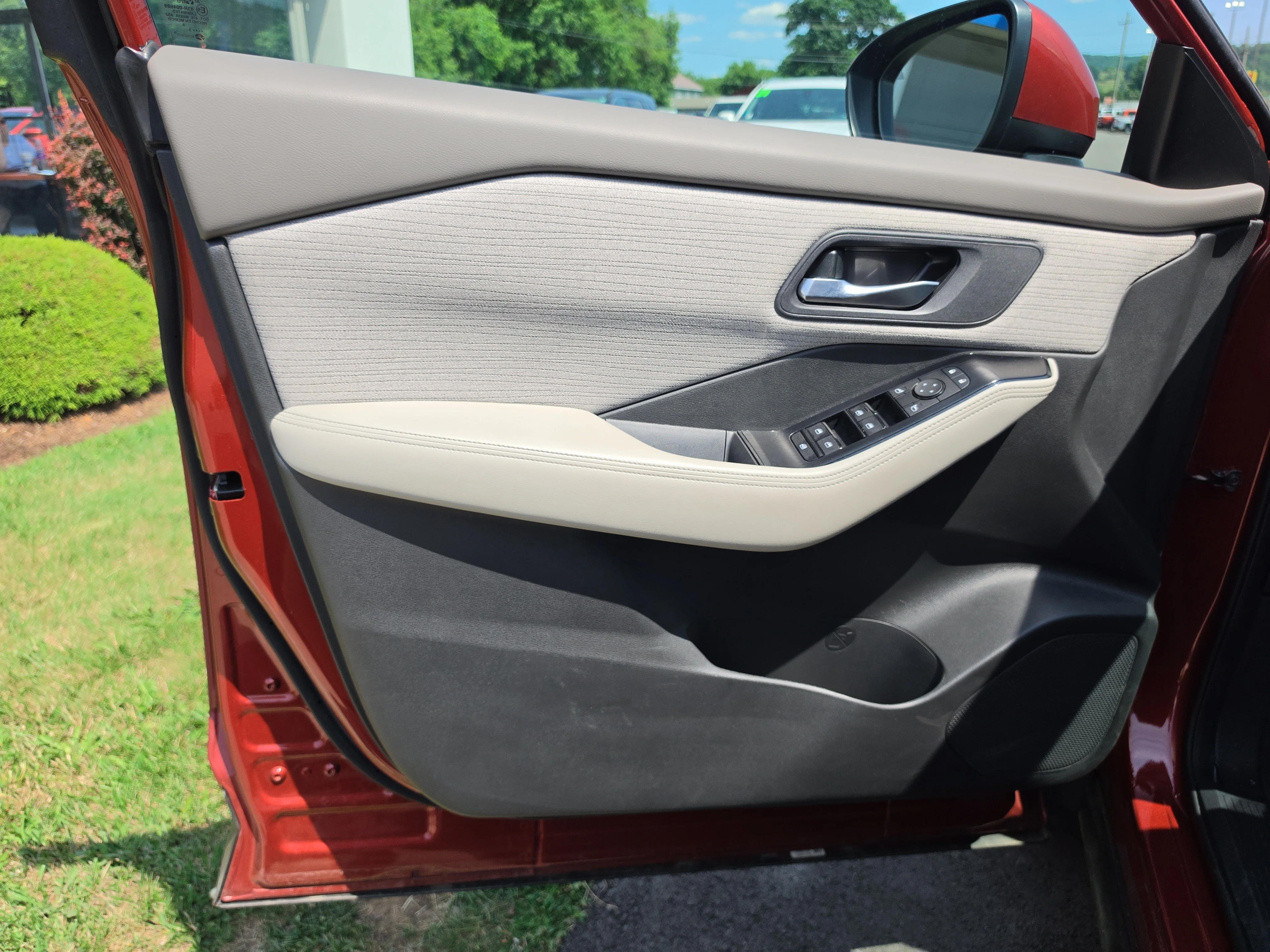 Used 2023 Scarlet Ember Tintcoat Nissan SV image 16