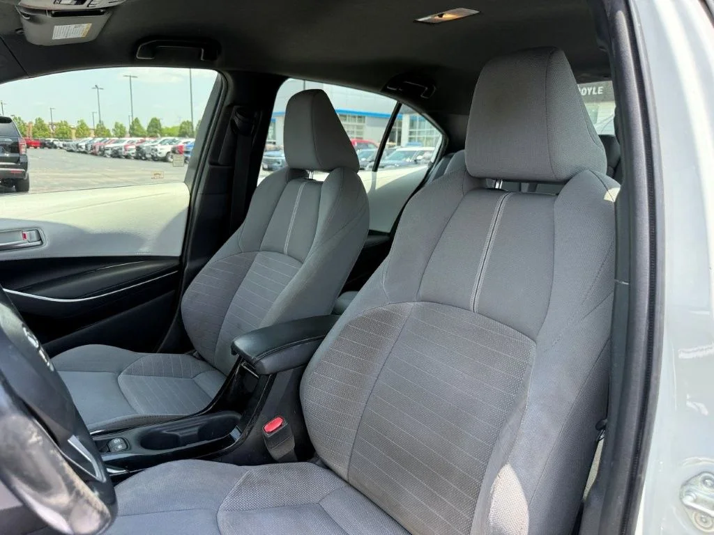 Used 2020 White Toyota SE image 13