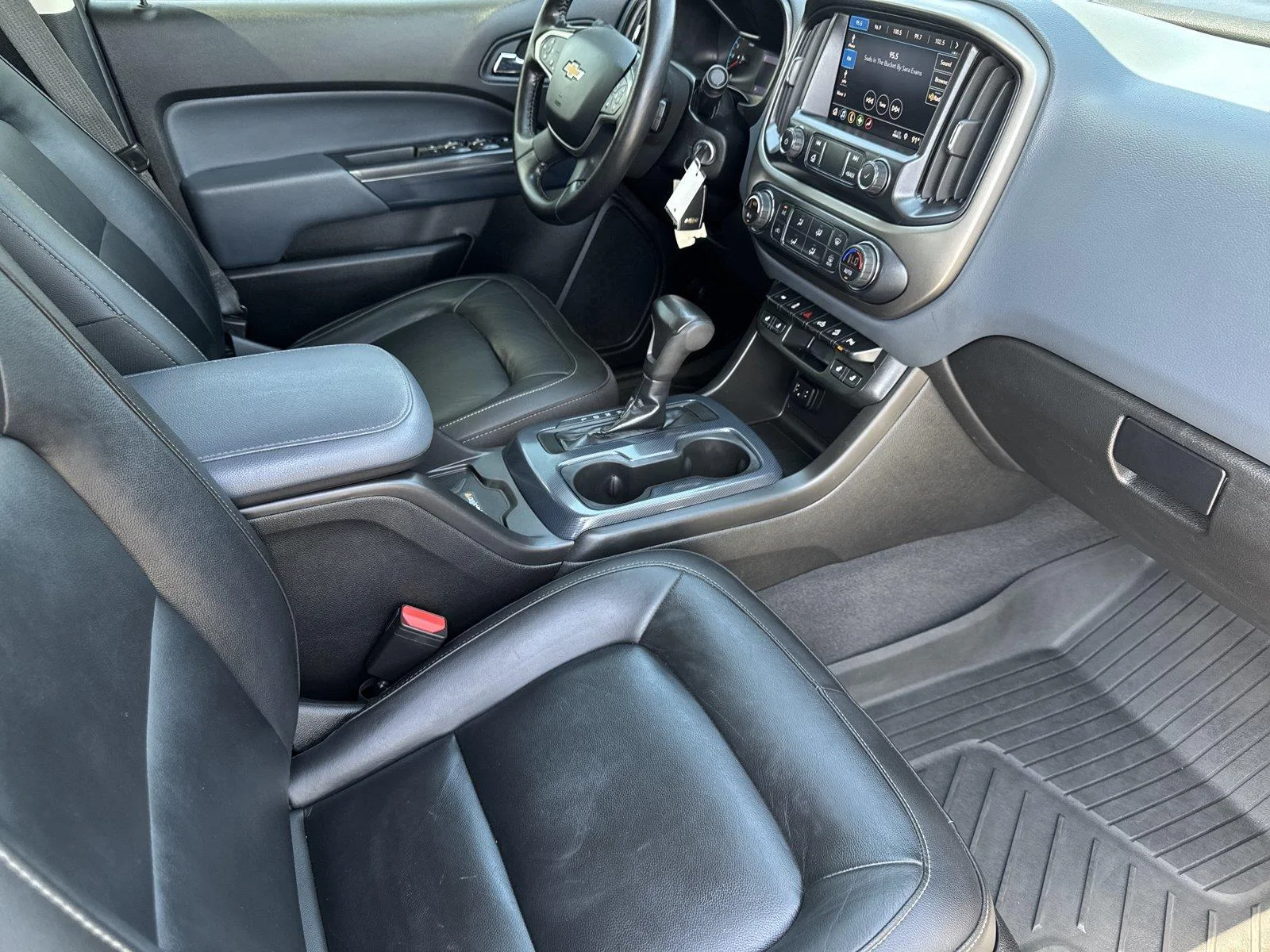 Used 2021 BLACK Chevrolet 4WD Z71 image 33