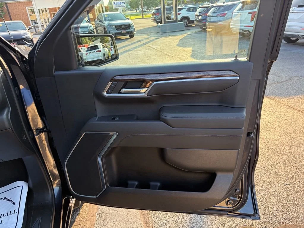 Used 2022 Titanium Rush Metallic GMC Elevation image 11