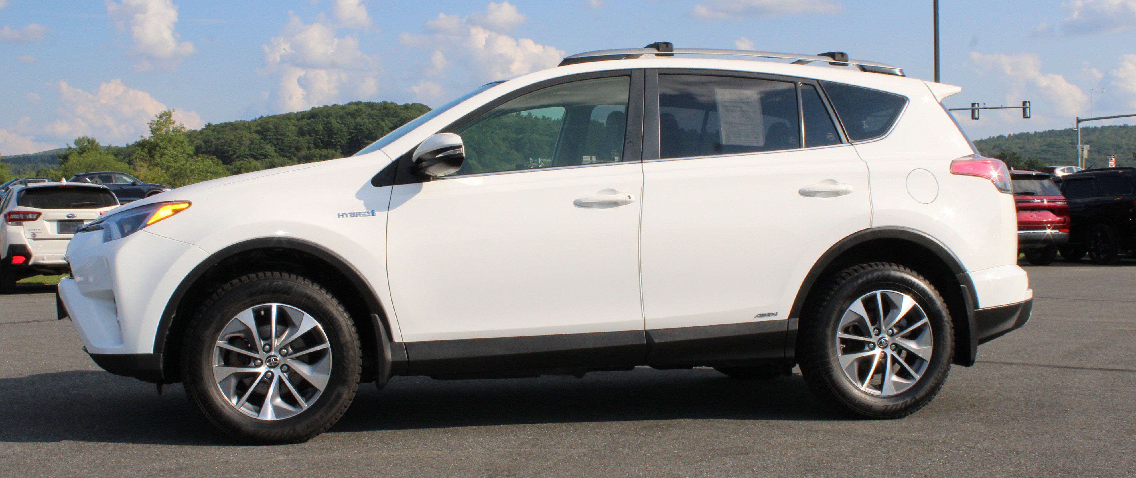 Used 2018 White Toyota  image 14