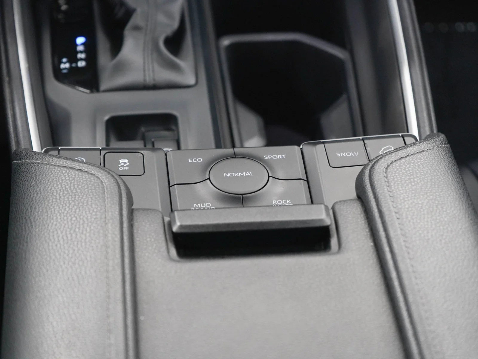 Used 2025  Toyota XLE image 20