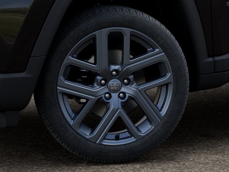 New 2026 Diamond Black Crystal Pearl-Coat Exterior Paint Jeep  image 4