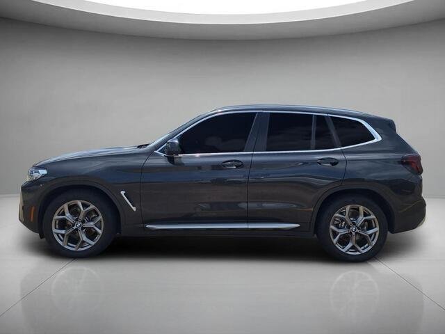 Used 2022 Dark Graphite Metallic BMW sDrive30i image 2