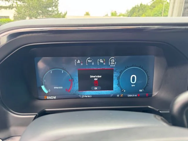 Used 2025  Ford Lariat image 14