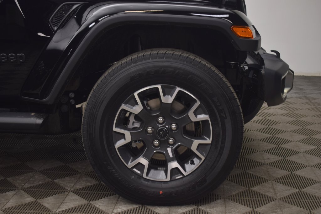 New 2026 Black Clear-Coat Exterior Paint Jeep Sahara image 6