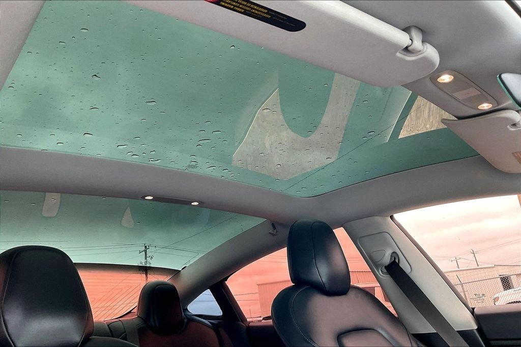 Used 2018  Tesla Long Range image 26